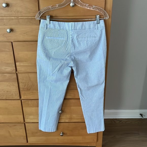 J Crew women’s size 4 seersucker cropped pants. Like new condition. - Picture 4 of 5